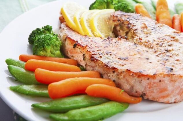 filete de pescado con verduras para una dieta proteica
